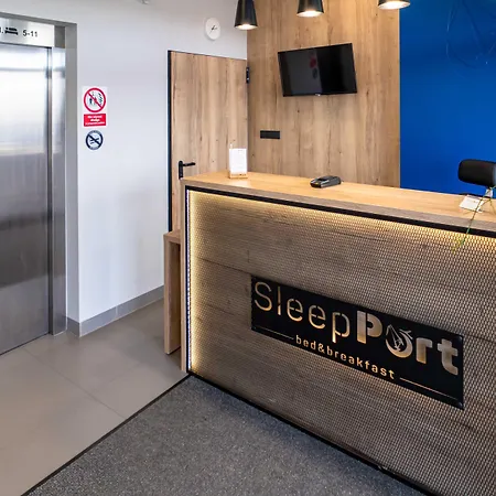 Sleep Port - Bezpłatny Parking Nocleg ze śniadaniem 4*
