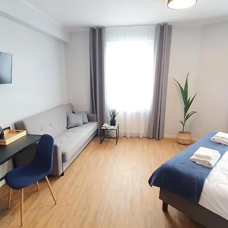 Bed & Breakfast Sleep Port - Bezplatny Parking 3*