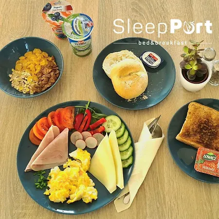 Bed & Breakfast Sleep Port - Bezplatny Parking 3*