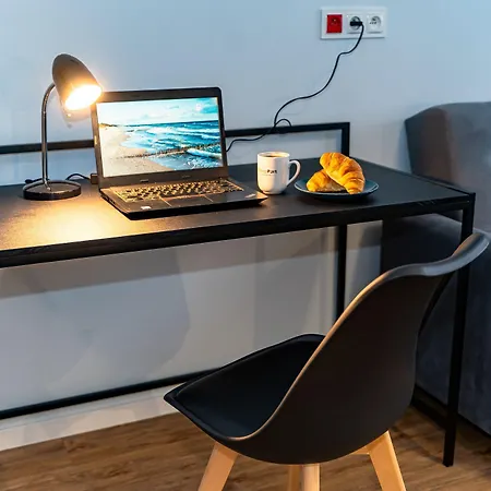 Bed & Breakfast Sleep Port - Bezplatny Parking 3*